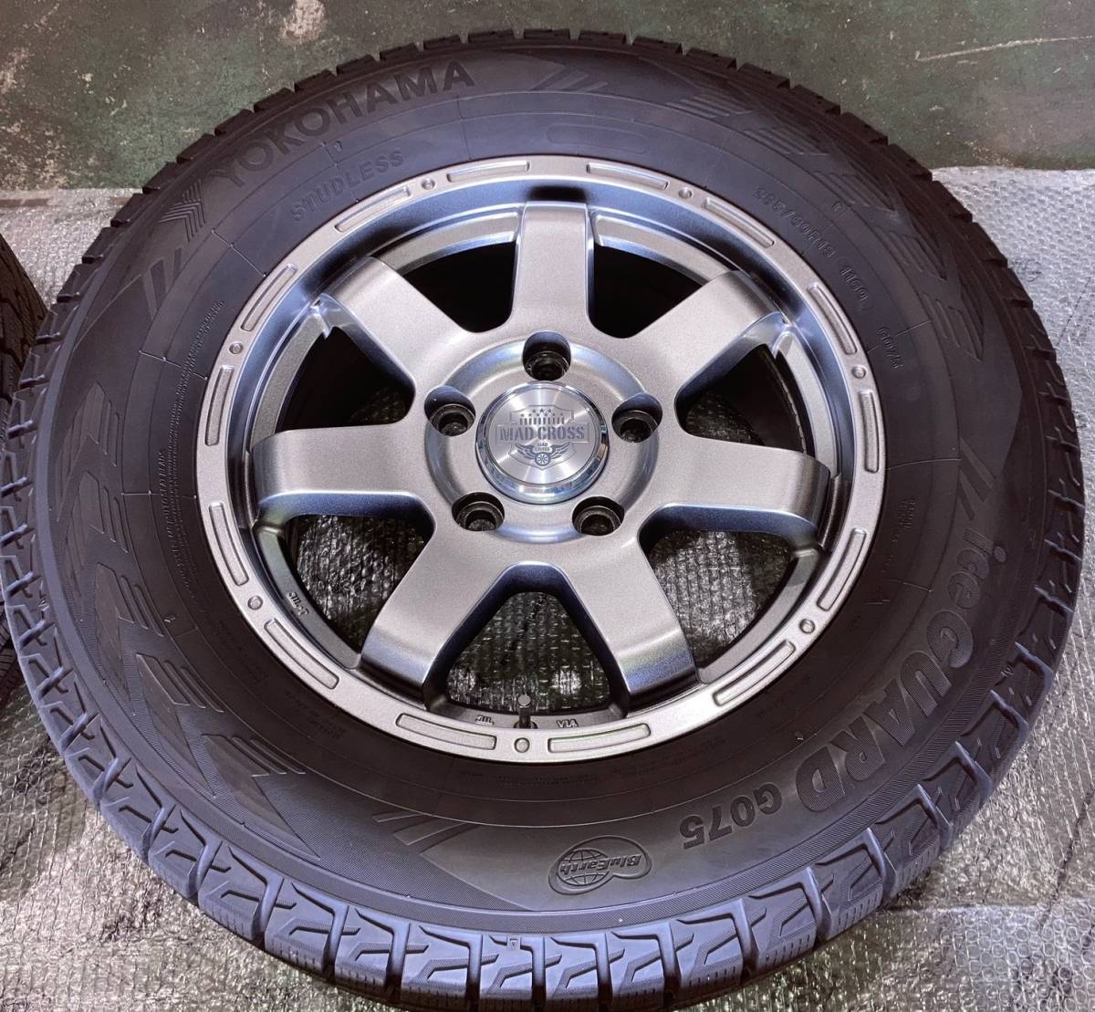 ランクル 200 中古スタッドレスタイヤ　ホイール４本セット　１８インチ　265/60R18　アイスガード　G075_画像5