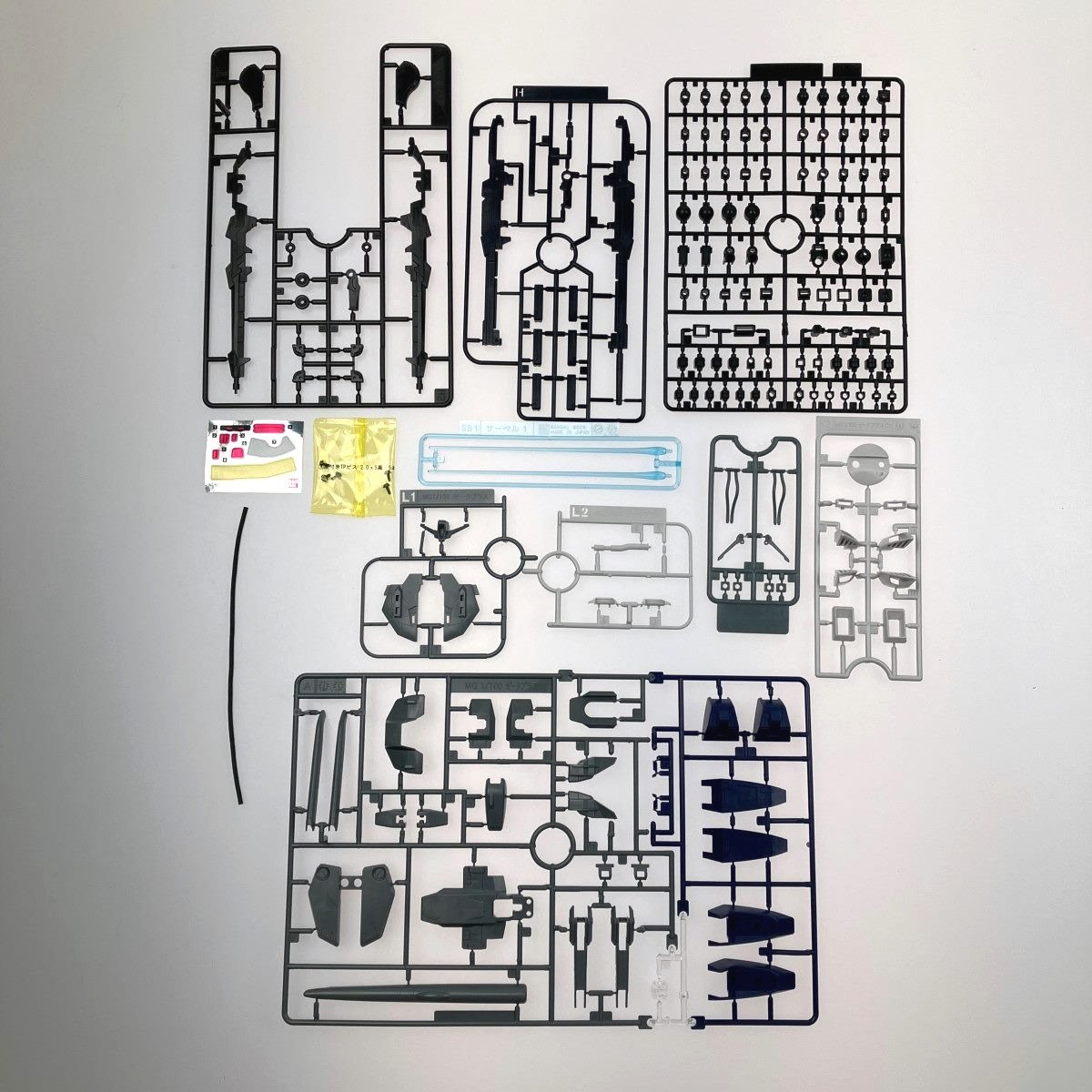 ▽▽【1円スタート】 MG 1/100 ゼータプラス(ユニコーンVer.) 開封済み ジャンク品 現状渡し 全体的に状態が悪い_画像3