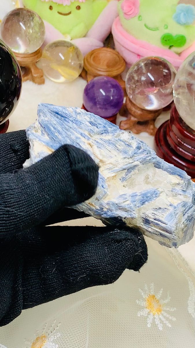 藍晶石 らんしょうせき、kyanite、カヤナイト水晶原石 (この商品を購入すると水晶玉をプレゼントします。)