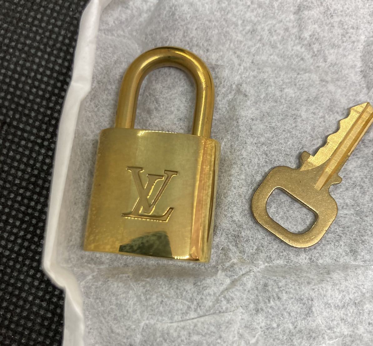 ルイヴィトン LOUIS VUITTON ルイ・ヴィトン 南京錠 カデナ パドロック 鍵 キー番号 306 313 323 327 ゴールド 4点　おまとめ　未使用あり_画像7