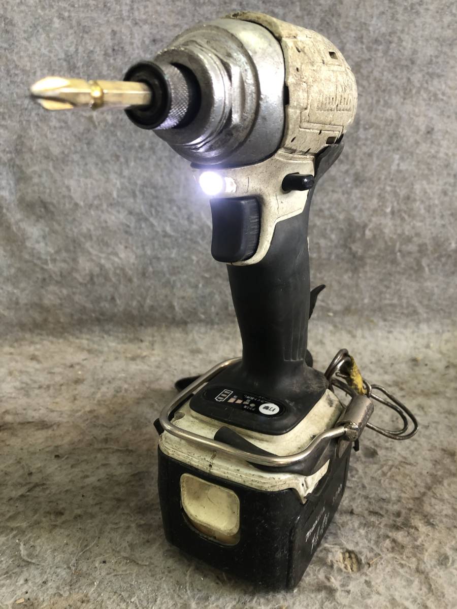 【中古動作品】N-4519 ★makita/マキタ 14.4V LED 打撃ボタン付 インパクトドライバ 型番不明 TD/TS BL1430_画像1