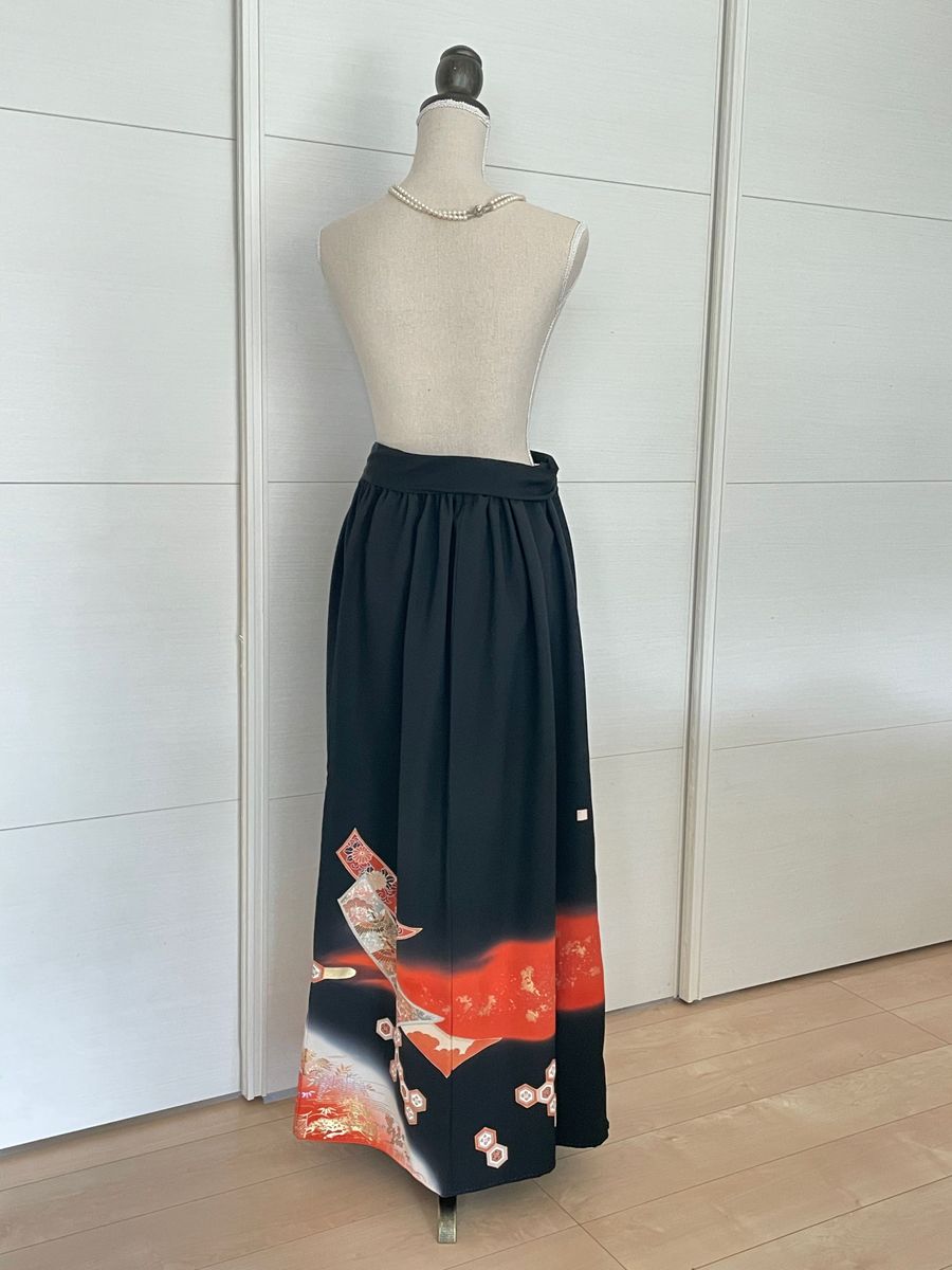 黒留袖リメイク オレンジの扇子　ロングスカート　正絹　フリーサイズ  大きなサイズ