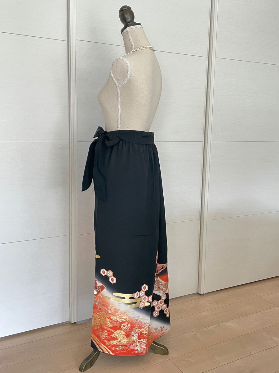 黒留袖リメイク オレンジの扇子　ロングスカート　正絹　フリーサイズ  大きなサイズ