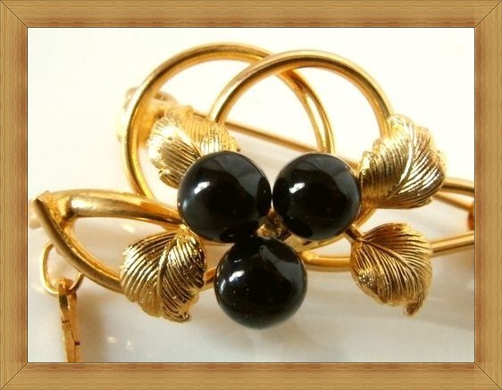 * unused *Elite/ Elite * onyx / black ... real * plant motif brooch 1*3