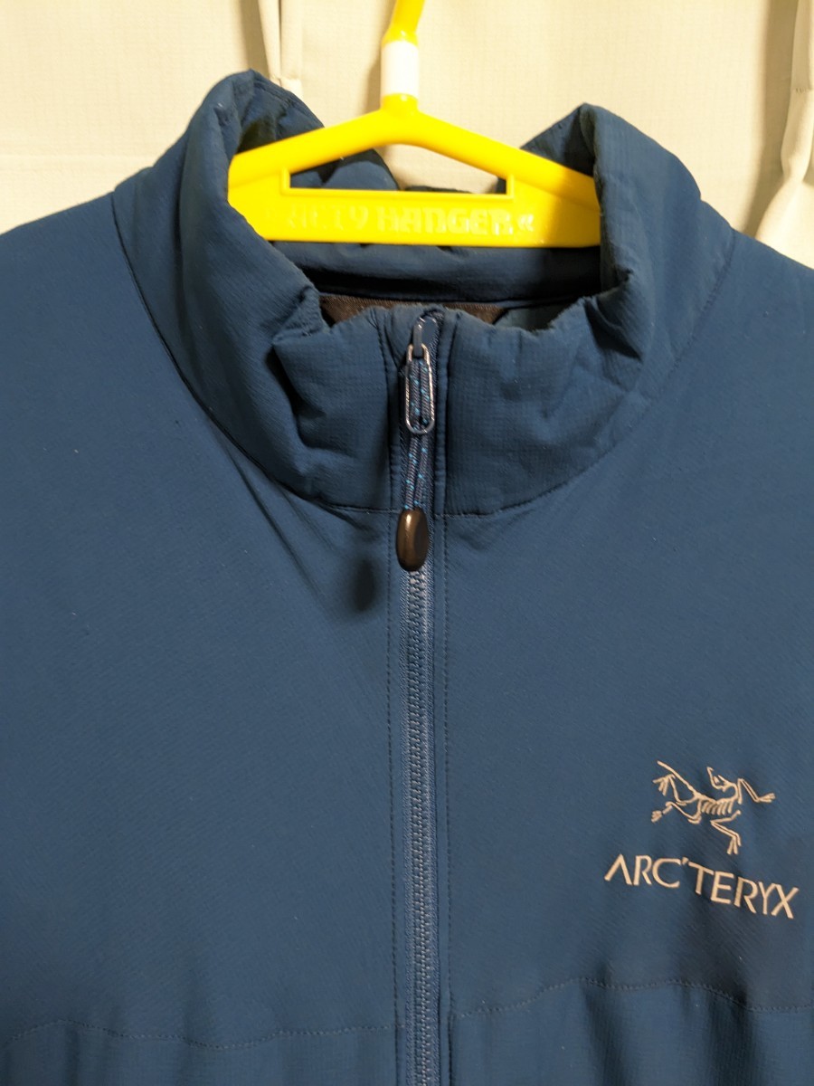 ARC’TERYX ATOM LT ジャケット Lサイズ ネイビー ブルー 紺青　アークテリクス アトム 検索ダウン 化繊 登山 アウトドア インナー 14645_画像2