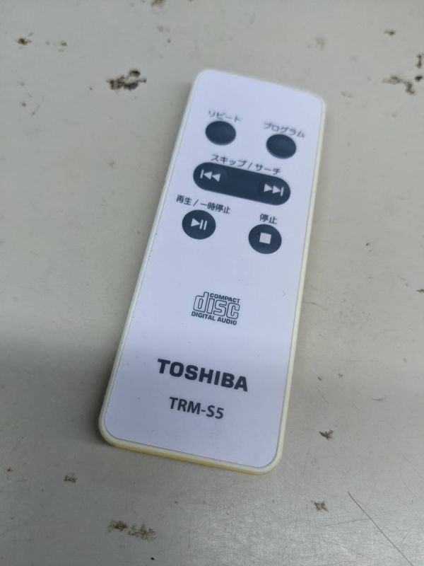 【FKB-34-90】 TOSHIBA ラジカセ リモコン TRM-S5 東芝　電池フタなし_画像1