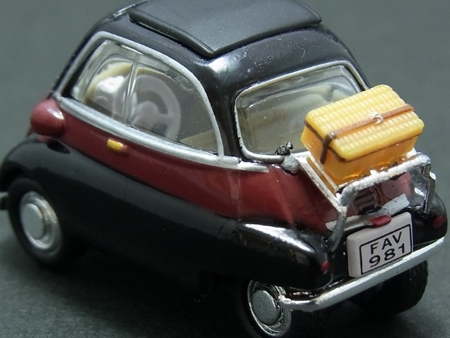 ** Sunday night * loose *BMW ISETTA*CARARAMA*HONGWELL *1/72