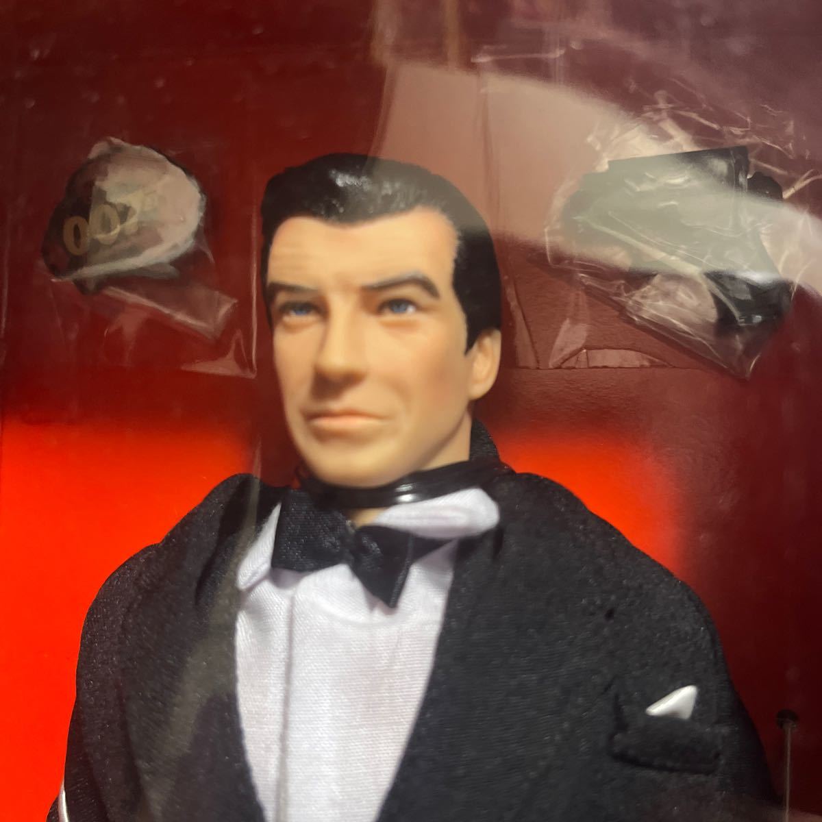 トゥモロー・ネバー・ダイ　007 ジェームス・ボンド　メディコムトイ 1/6 ピアース・ブロスナン_画像9