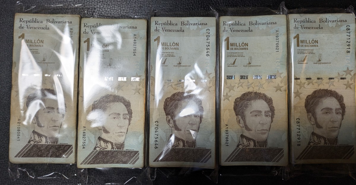 【500枚】ベネズエラ　100万ボリバル　5000万ボリバル　RV通貨　ハイパーインフレ　外国紙幣　1枚130円！！　格安　超オススメ　掘り出し物