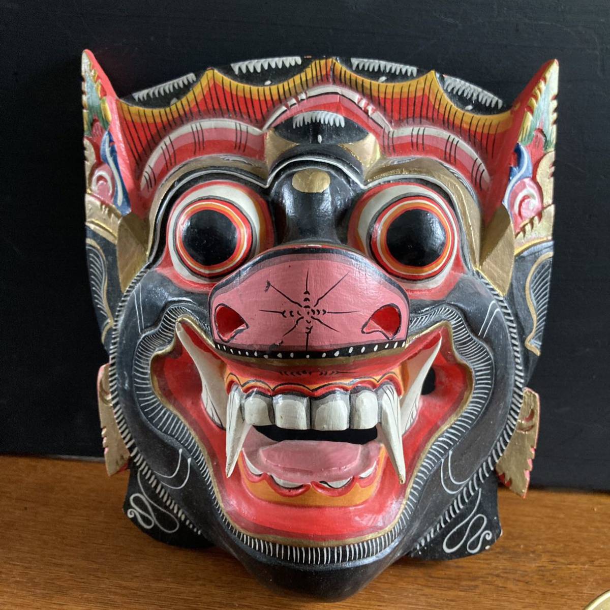 木彫お面 タイ インドネシア 木製 守護神 工芸品 壁掛け 郷土 木彫お面 タイ インドネシア 木製 守護神 工芸品 壁掛け 郷土