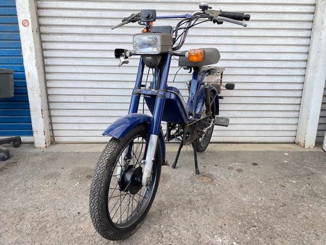 [ Piaggio Bravo navy navy blue color ] PIAGGIO bravomo pet / immovable restore base part removing present condition car Junk 