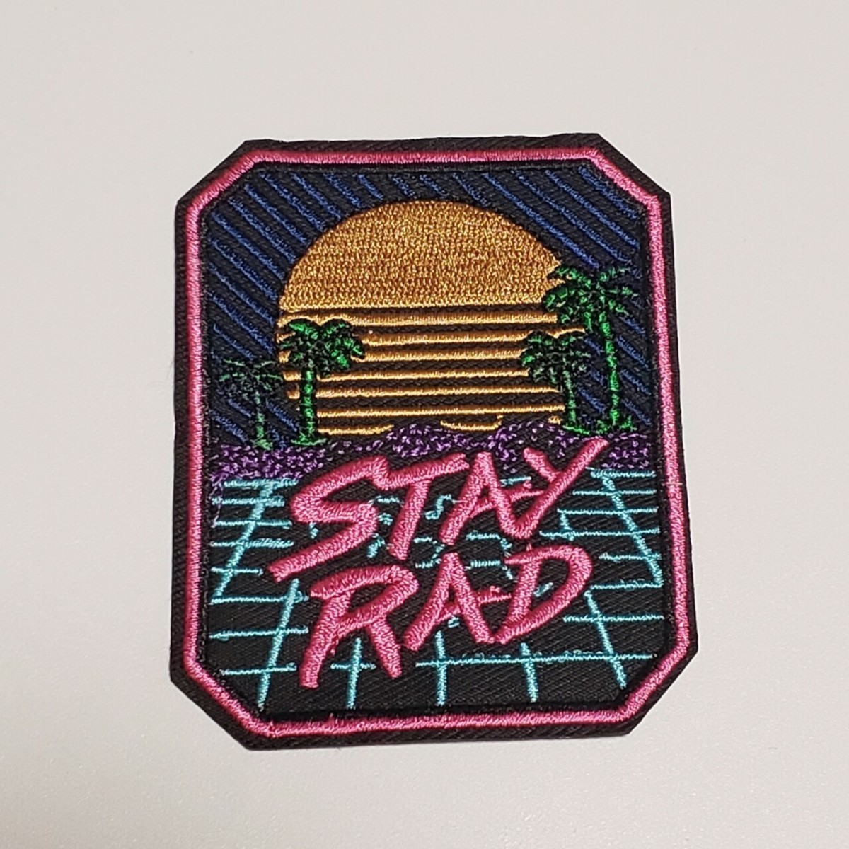 再入荷★B-31【 アイロンワッペン 】 ネオン neon 【 刺繍ワッペン 】 patch パッチ ワッペン 刺繍ワッペン アイロンワッペン_画像1