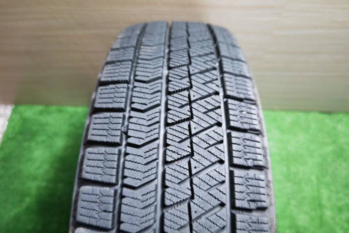 中古タイヤ　BRIDGESTONE BLIZZAK VRX2 175/65R15 84Q 2018年　バリ 溝 ブリザック スタッドレスタイヤ フィット　送料込み　激安　A177_画像2