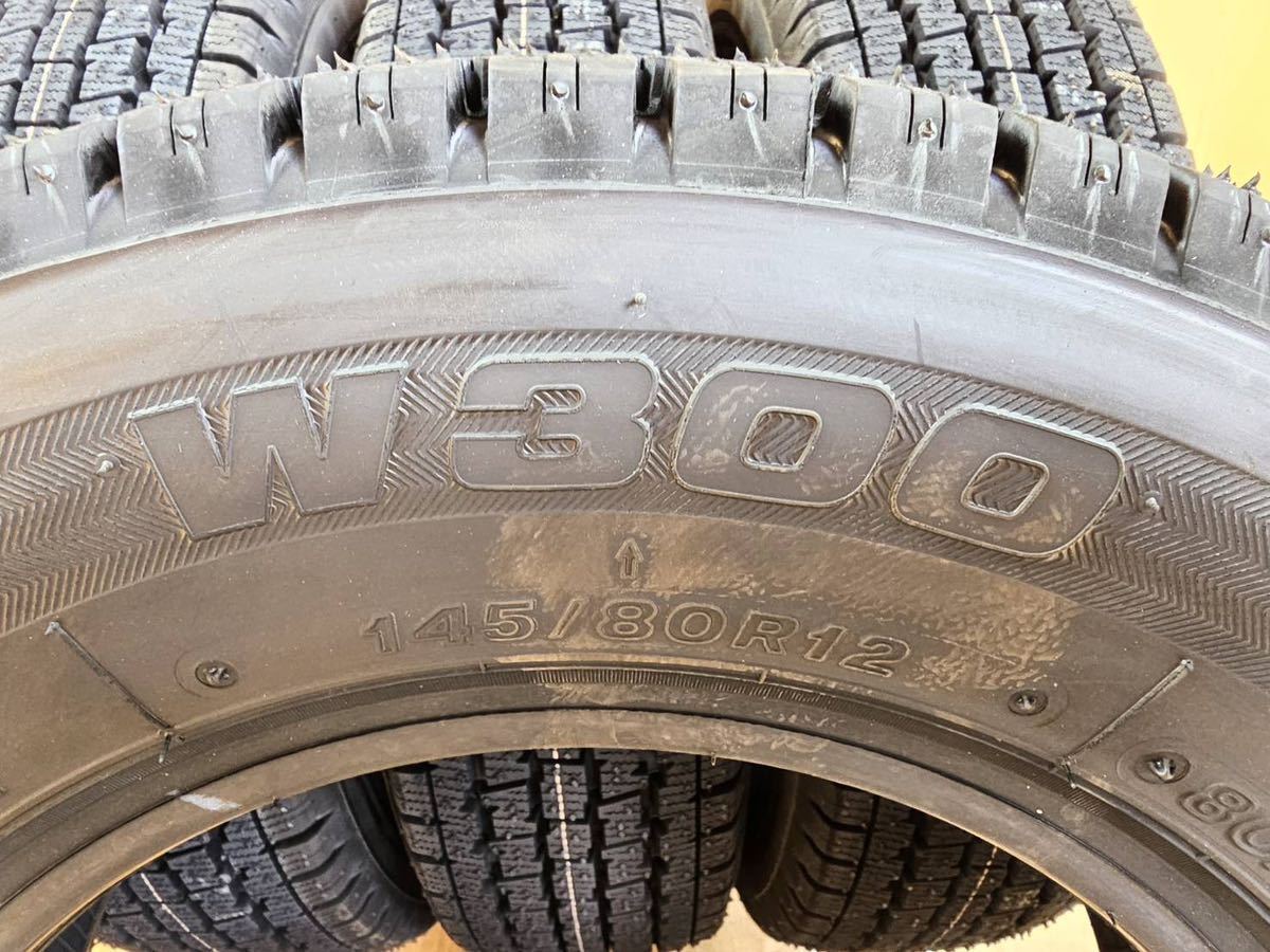 新品タイヤ　BRIDGESTONE W300 145/80R12 80/78N LT スタッドレス 激安　送料込み　軽トラ_画像4