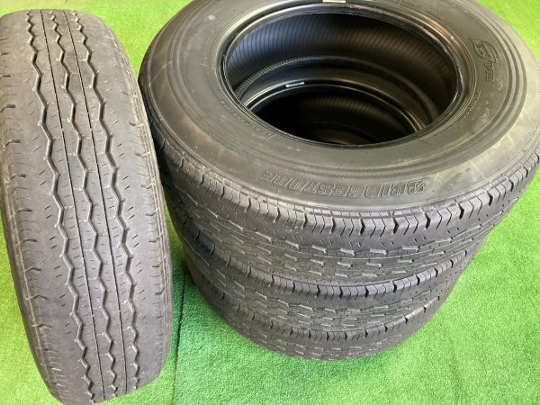 送料無料 200系 ハイエース 純正タイヤ ブリヂストン エコピア RD613 195/80R15 107/105L 2017年製造 キャラバン レジアス_画像1