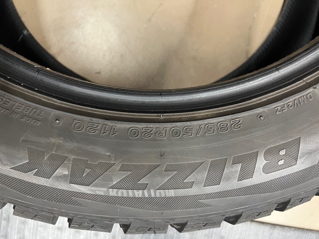 ブリヂストン　DM-V2 285/50R20 バリ溝中古２本_画像4