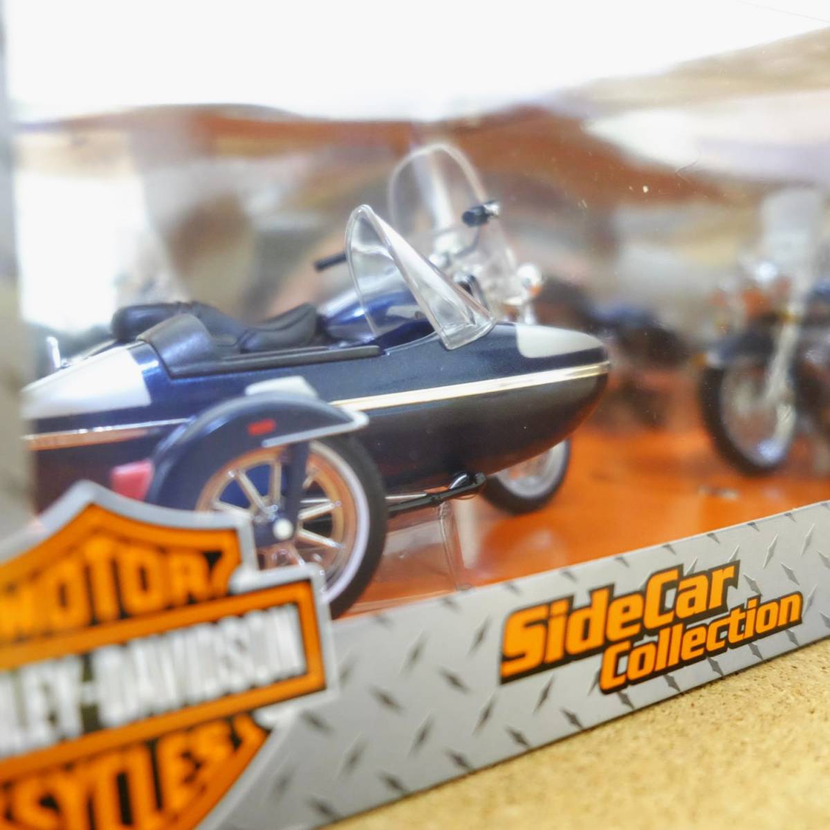 【Maisto】2001 FLHRC Road King Classic(NVY) 1/18 HARLEY-DAVIDSON SideCar Collection_画像5