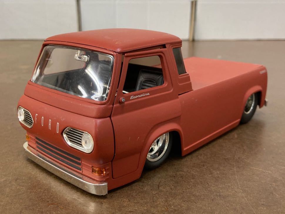 RK804) ジャンク フォード エコノライン 1/24 スケール 1965 FORD ECONOLINE Jada TOYS ミニカー_画像1