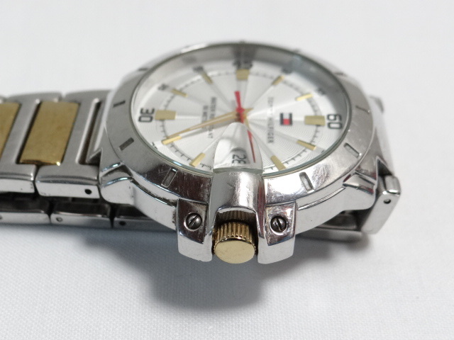 T13288 TOMMY HILFIGER トミーヒルフィガーF90296 WATER RESISTANT 50METERS クオーツ メンズ腕時計 ジャンク_画像4
