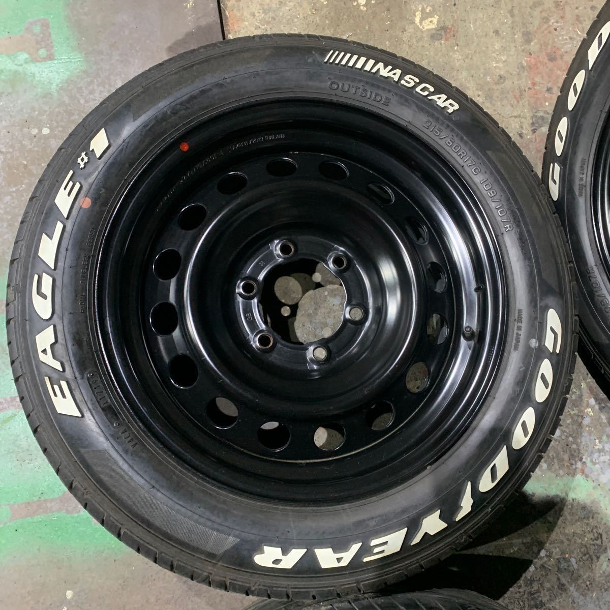 トヨタ ハイラックス GUN125 純正 ホイール ハイエース 17インチ 7.5j+30 215/60R17 スチール 鉄チン タイヤセットLT 6穴_画像2