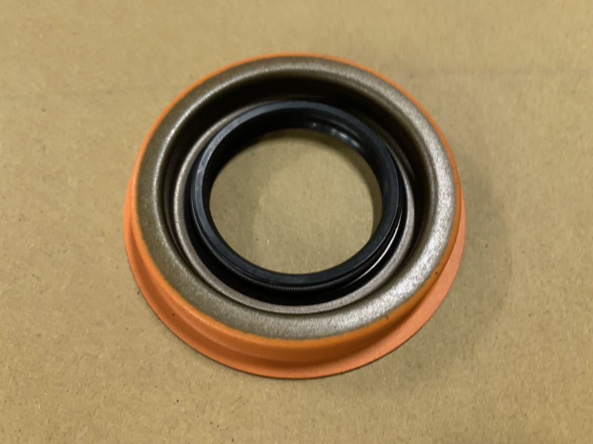 1965~72 Impala 10 bolt diff Pinion seal. Impala diff oil seal Impala Pinion seal Lowrider hydro 