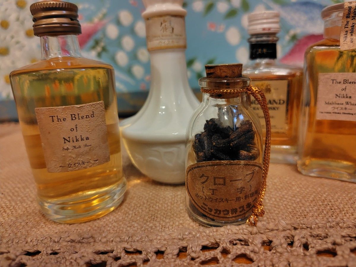希少】ニッカ 鶴 陶器 50ml ザ・ブレンドオブニッカ 角瓶 丸瓶 希少】ニッカ 鶴 陶器 50ml ザ・ブレンドオブニッカ 角瓶 丸瓶