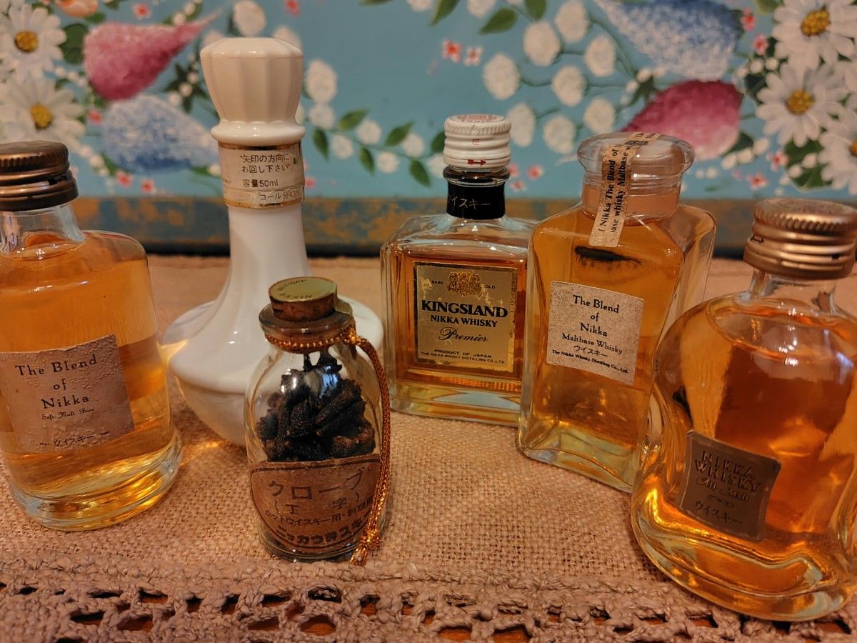 希少】ニッカ 鶴 陶器 50ml ザ・ブレンドオブニッカ 角瓶 丸瓶 希少】ニッカ 鶴 陶器 50ml ザ・ブレンドオブニッカ 角瓶 丸瓶