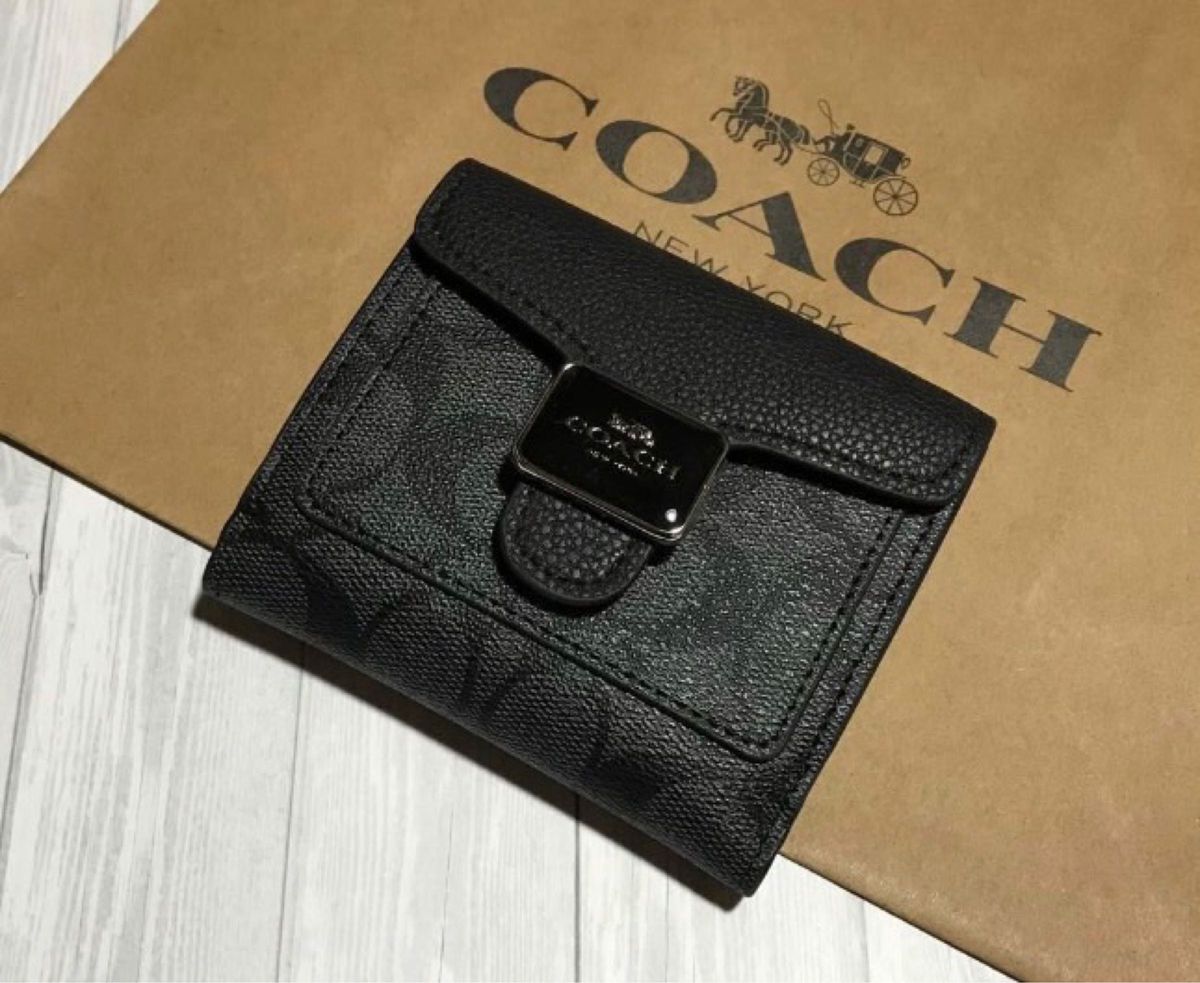 新品未使用】【高級感溢れる】coach 二つ折り財布 ブラック