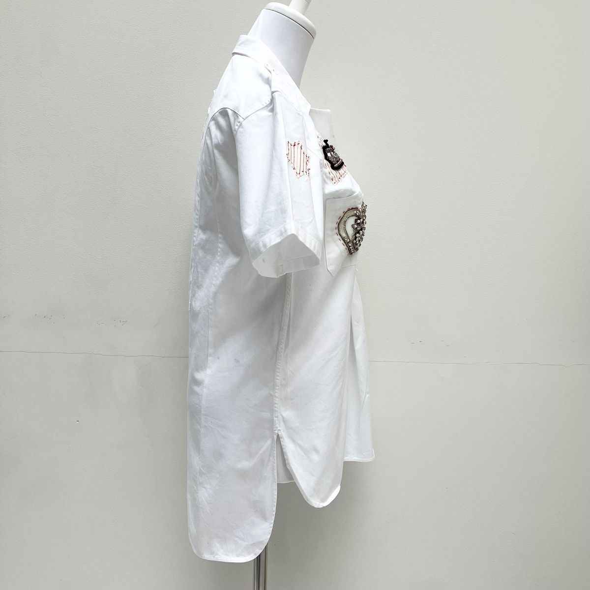 【サンフレール】半袖 シャツ ホワイト 白 刺繍 ラインストーン ビーズ パール 襟付き コットン イタリア製