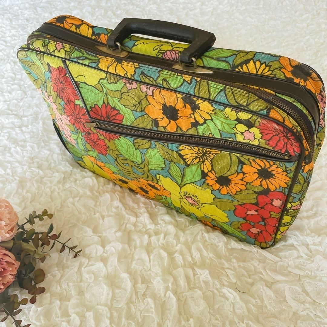 70S ヴィンテージ　トラベラーズバッグ　スーツケース　鍵付き　花柄　レトロ　大　VINTAGE　旅行_画像1