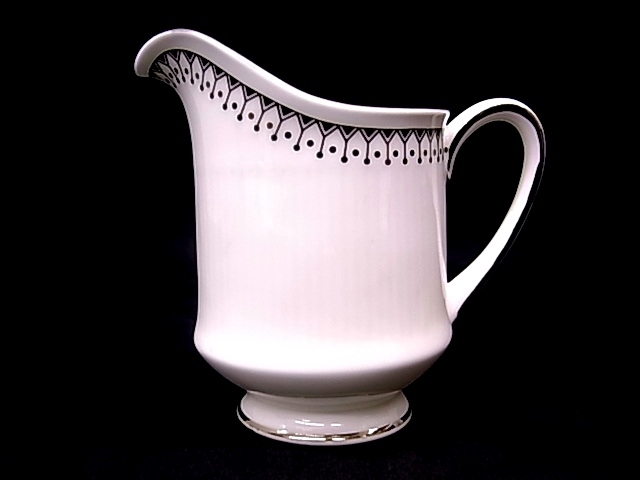 h0518 ROYAL DOULTON PARAGON ロイヤルドルトン　オリンパス　クリーマー　BONE CHINA　銀彩　未使用保管品　元箱_画像2