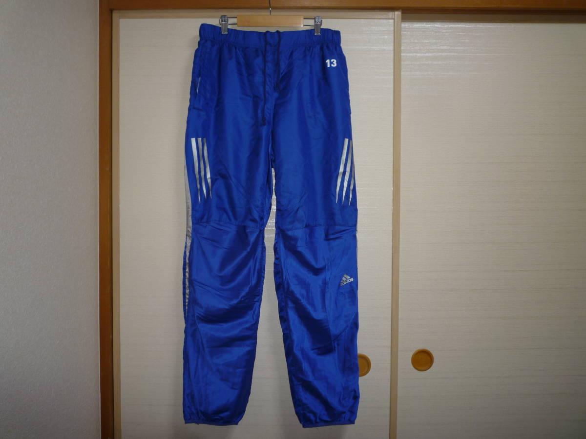 大人も着やすいシンプルファッション アディダス ナイロンパンツ 青×シルバー XOサイズ サッカー選手 ウインドブレーカー