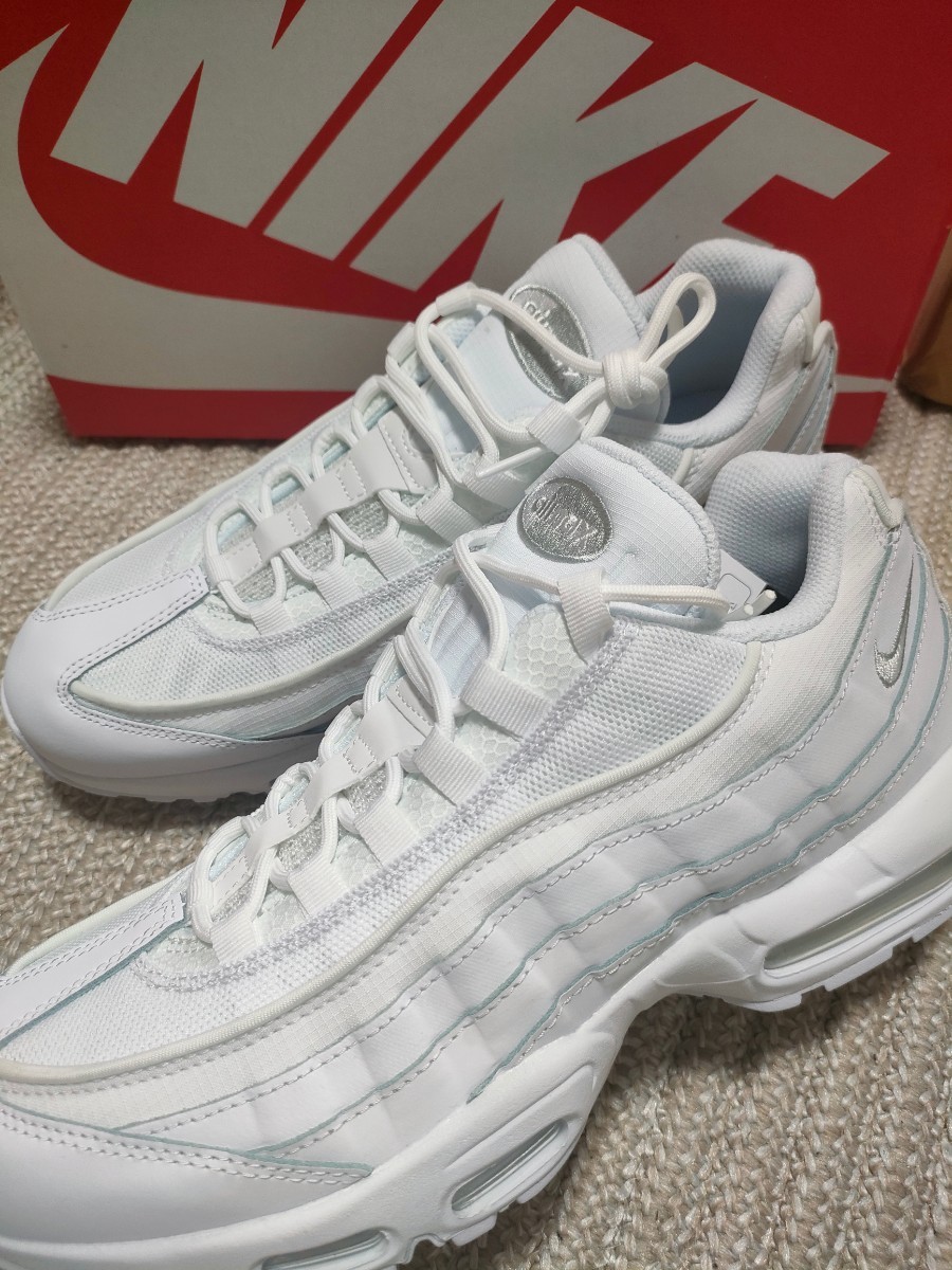 新品 定価20900 NIKE AIR MAX 95 SE ホワイト 28cm US10 ナイキ エアマックス95 エッセンシャル スニーカー 復刻 白 2022年製　_画像1