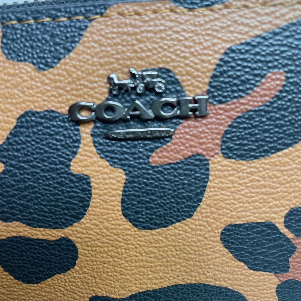 コーチ　coach  ヒョウ柄　レディース　ストラップ付き　長財布　未使用品