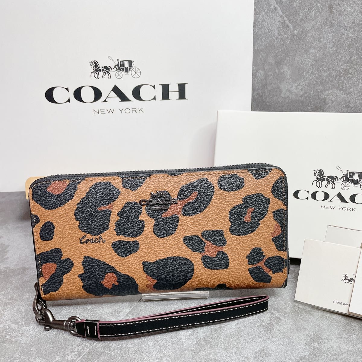 コーチ　coach  ヒョウ柄　レディース　ストラップ付き　長財布　未使用品