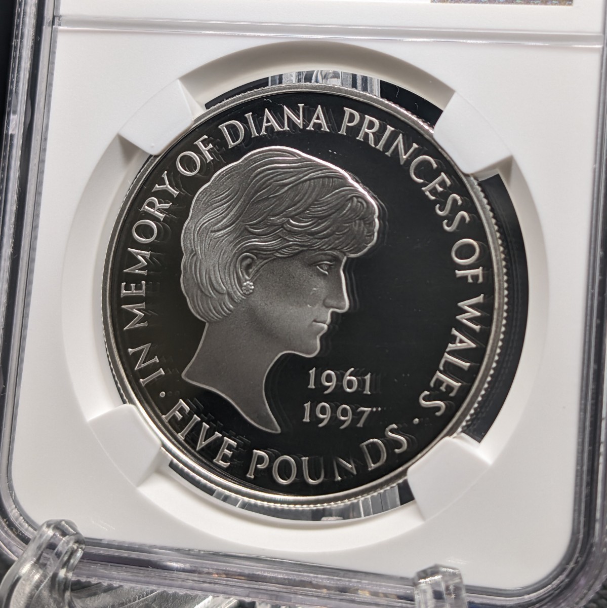 【1円スタート】1999年 イギリス ダイアナ元妃追悼 銀貨 5ポンド NGC PF69 ウルトラカメオPCGS 現物資産 アンティーク モダンコイン 箱完品_画像7