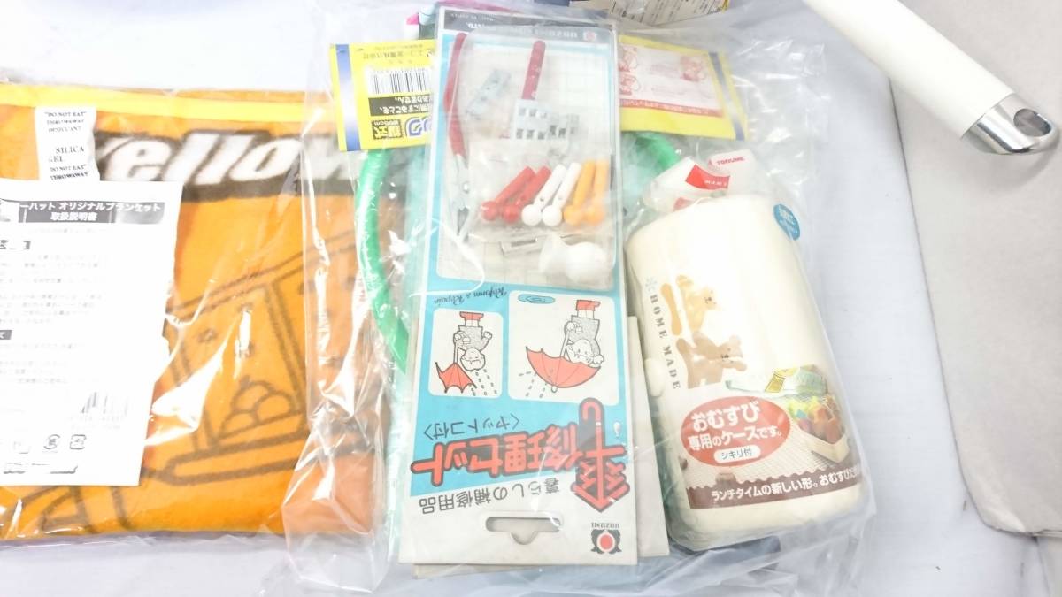 【未使用品～USED品】マット 焼肉料理器 鍋 タオル ブランケット 他 生活雑貨 大量おまとめセット/銘々皿/水切りネット/カップ他/14-RMP28_画像7