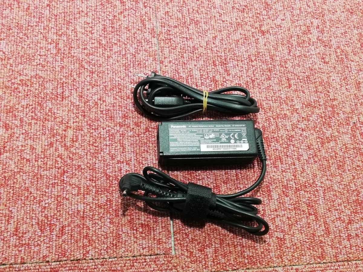 Panasonic AC ADAPTER CF-AA62U2F M1 16V~2.8A наружный диаметр примерно 3.5mm гарантия работы CF-XZ6 соответствует 