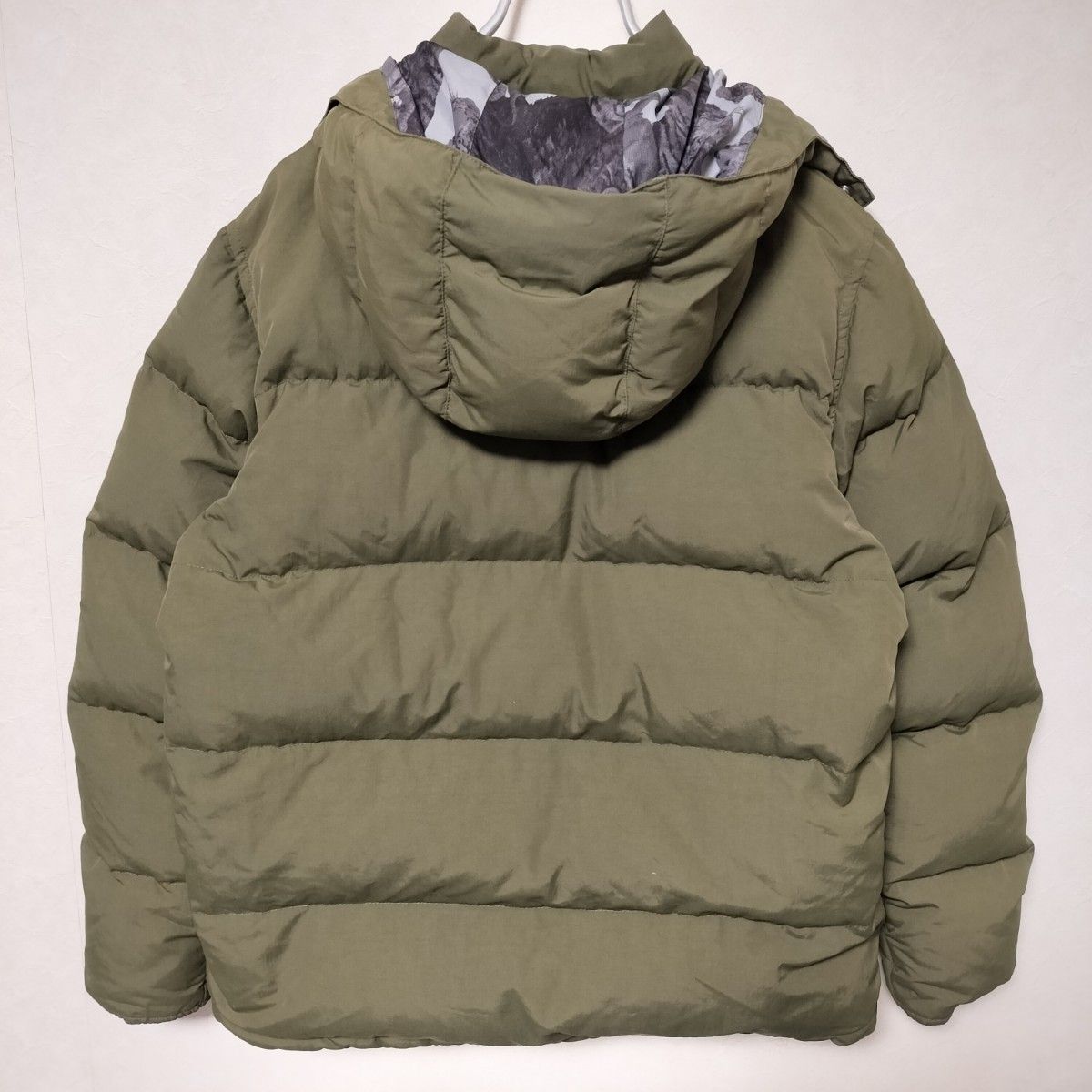 stussy ダウンジャケット 裏地アニマル柄 カーキ Mサイズ stussy ダウンジャケット 裏地アニマル柄 カーキ Mサイズ