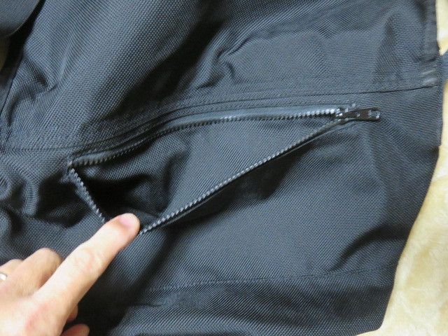 NEW ERA ニューエラ ショルダーバッグ バッグ カバン サイズ350-230-140㎜ 丈夫な素材 外・内側にファスナー付ポケット きれいです_画像8