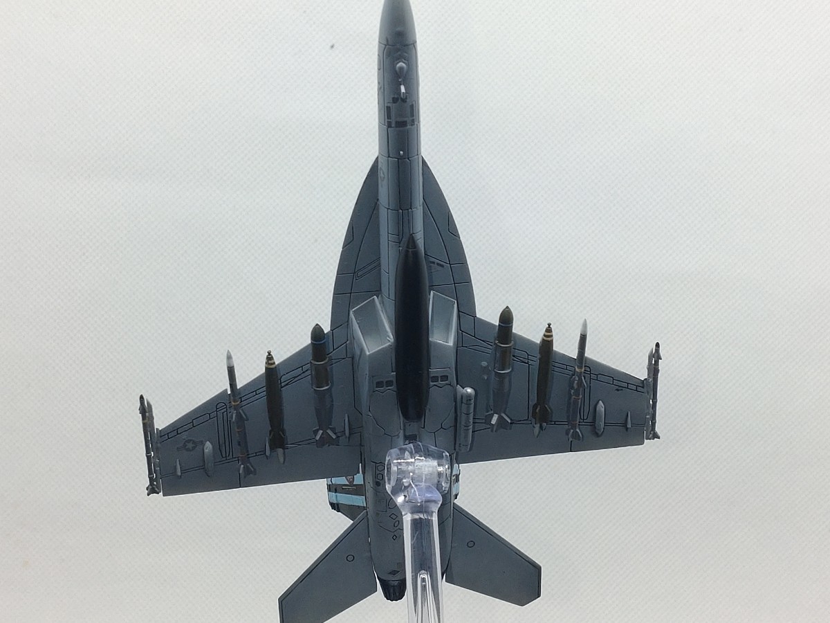 トップガン マーヴェリック 1/144 F/A-18E スーパーホーネット マーヴェリック大佐機 飛行状態 完成品_画像7