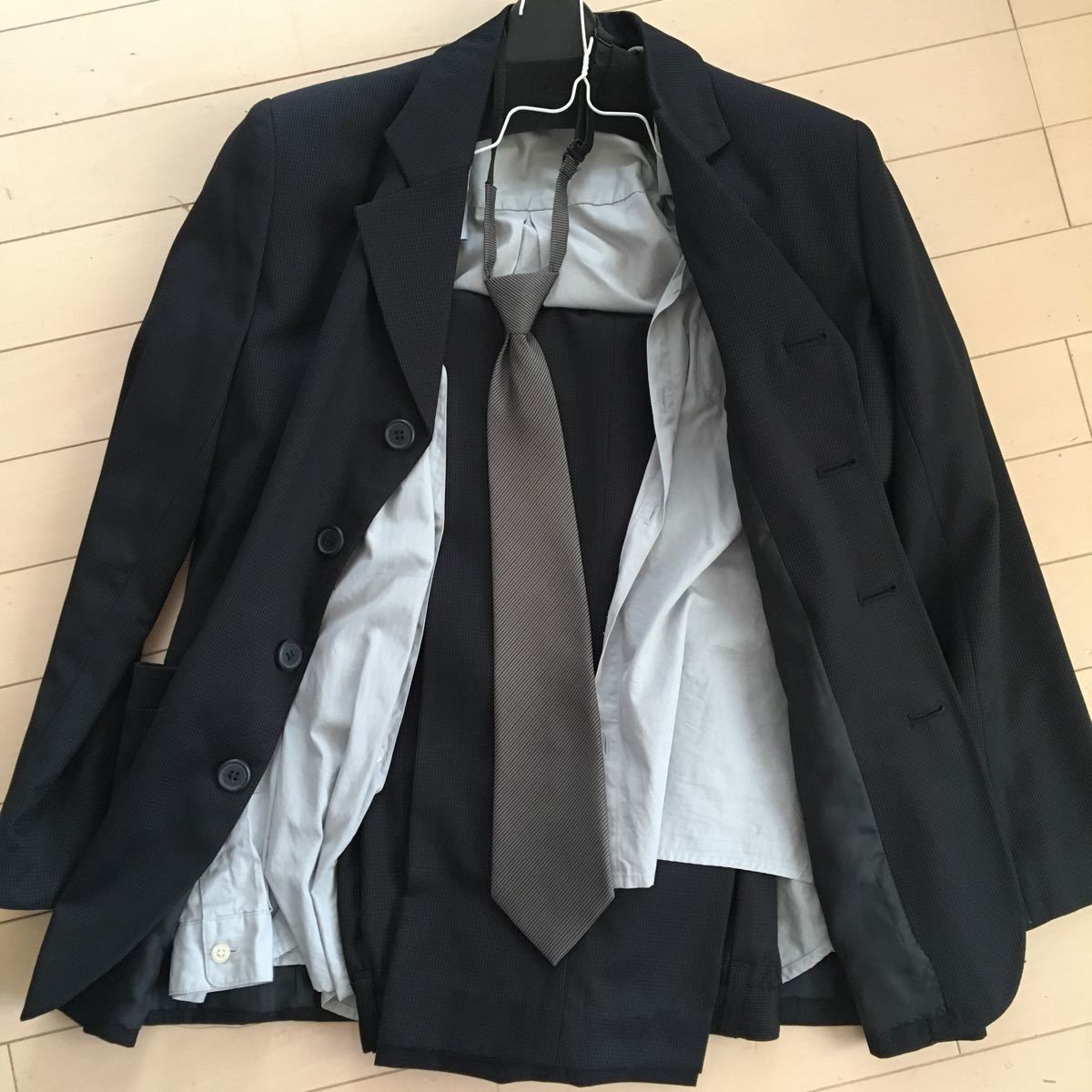 スーツ ブラック キッズ 160サイズ ネクタイ付き グレーのカッターシャツ 卒業式 入学式 セット _画像1