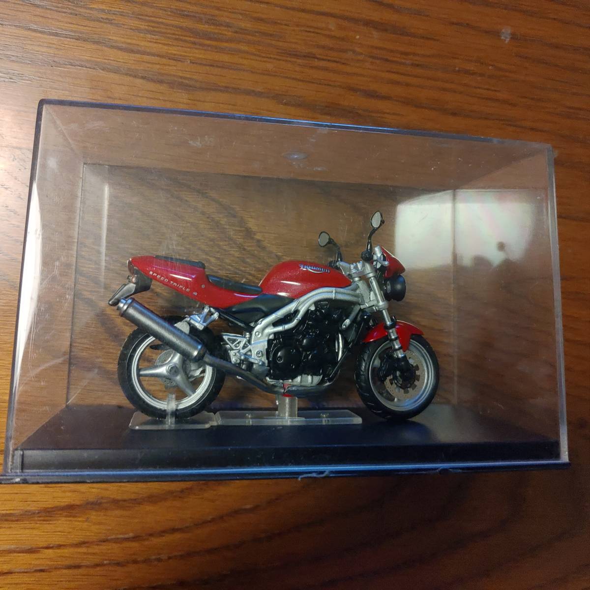 Triumph 955i　Speed Triple 1/24　トライアンフ　IXO_画像3