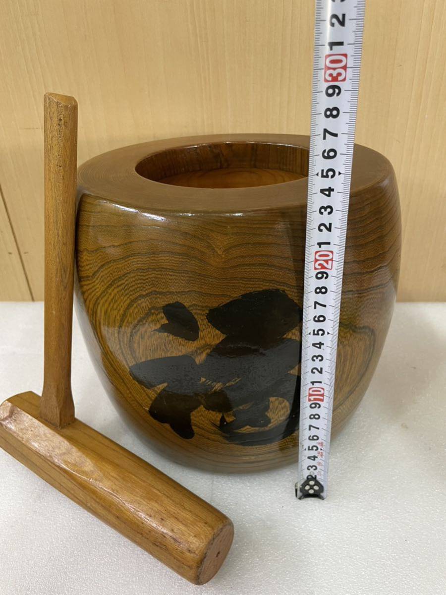 RM6598 餅つき 木製 福臼と杵 台座付き 置物 現状品 1225_画像7