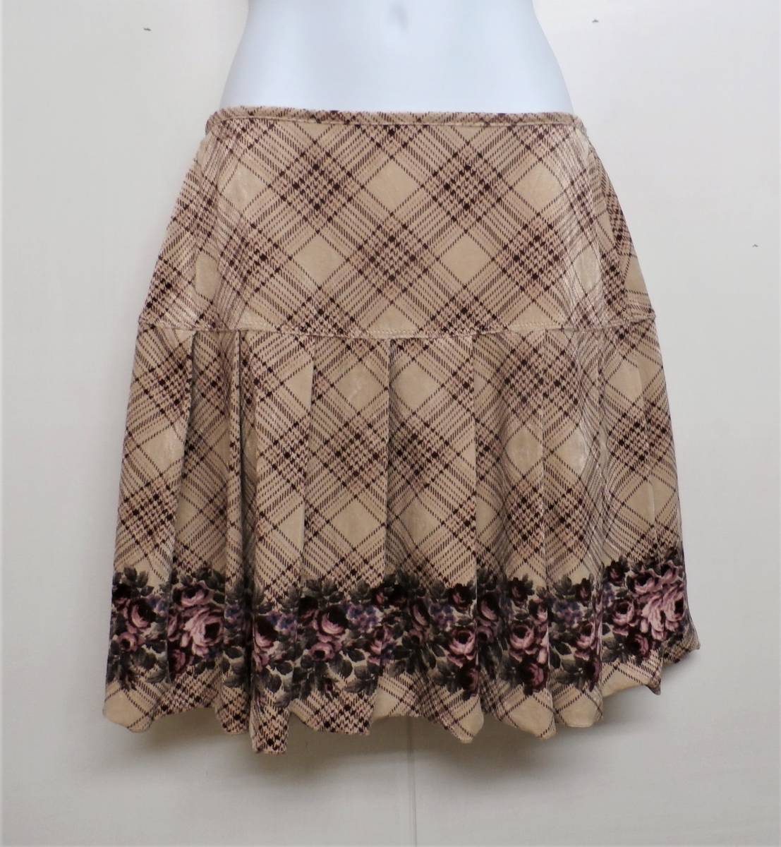 [15837] [ L'Est Rose ] size M / pretty / floral print / lining attaching / skirt / made in Japan 