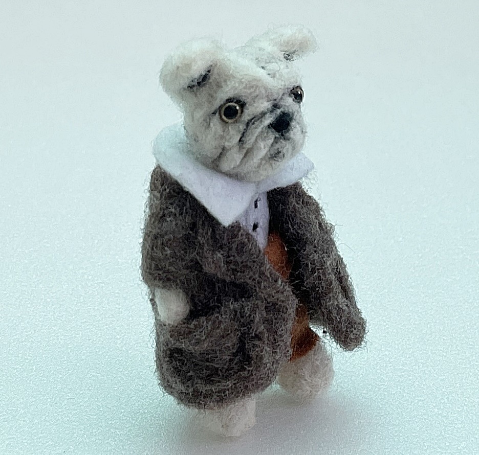 羊毛フェルト ハンドメイド コートを着た紳士なブルドッグ 犬 もふもふ ジャケット ブルドック スーツ 手作り自作人形 ドールハウス_画像4