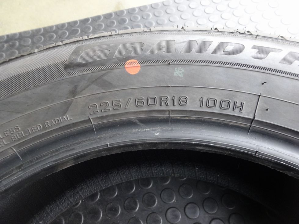 ダンロップ GRANDTREK PT5 225/60R18 101H 中古タイヤ 1本 2023年 日本製_画像4