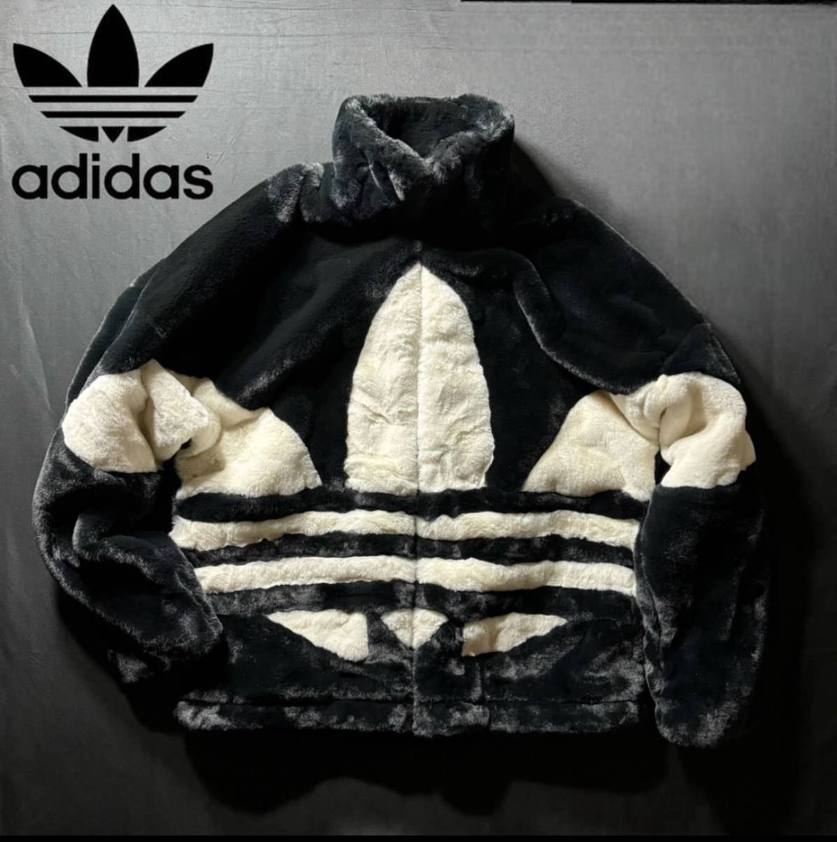 2XLサイズ 新品 adidas originals ファージャケット 白 黒 ビッグ トレフォイル フリース 保温 ボア デカロゴ アディダス オリジナルス_画像1