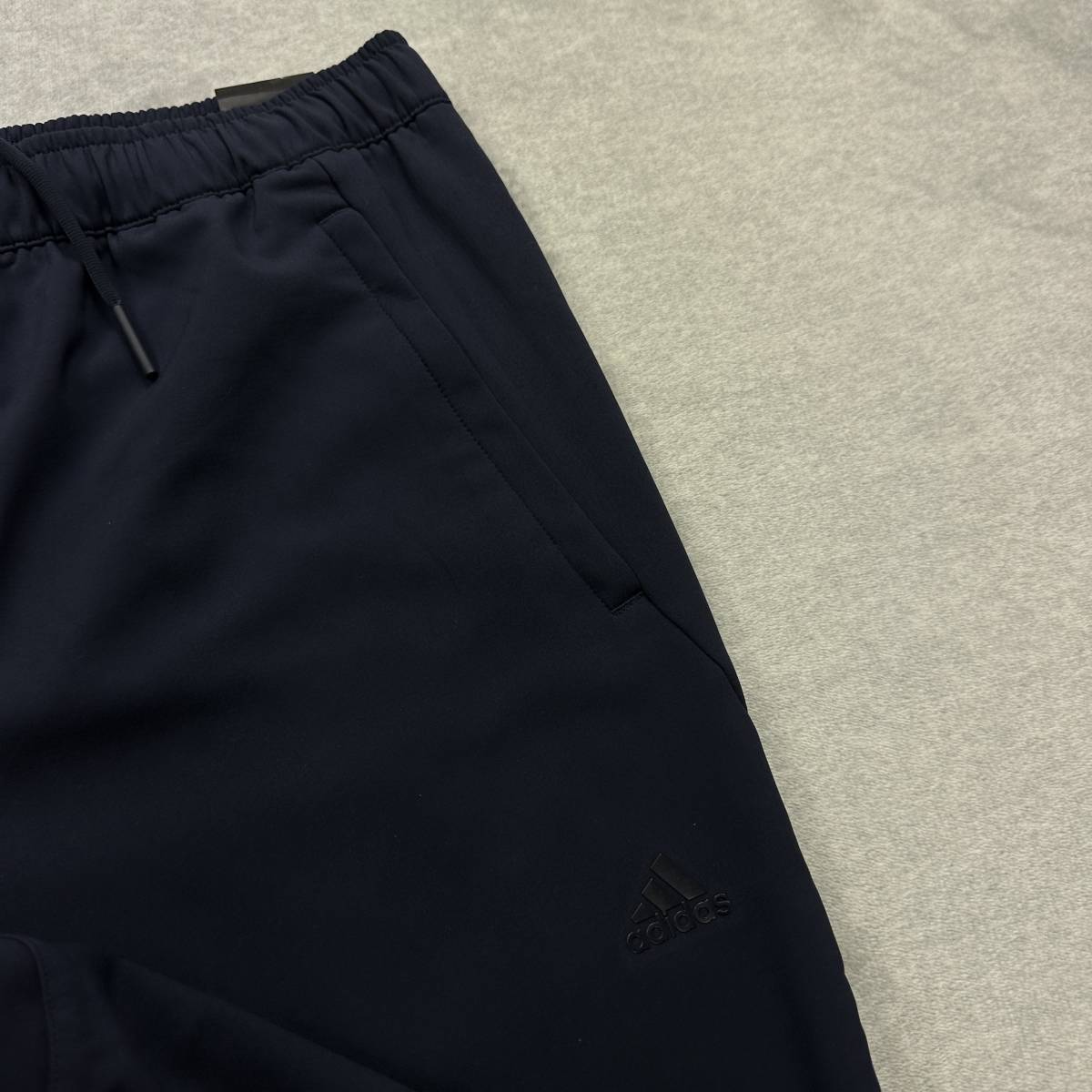 新品未使用 adidas XLサイズ アディダス スーツ セットアップ 新品未使用 adidas XLサイズ アディダス スーツ セットアップ