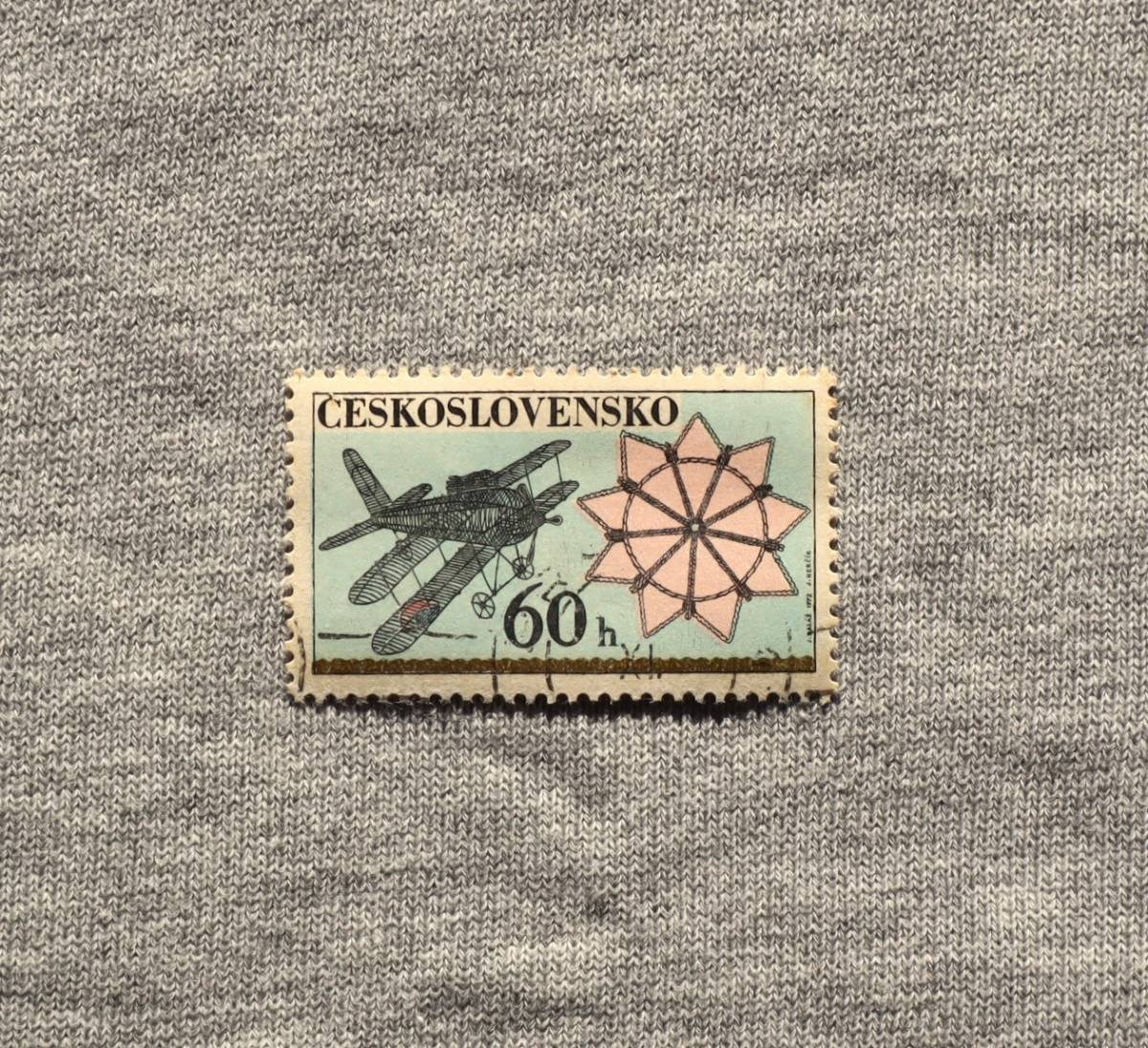 W140　W140　チェコスロバキア　1972　飛行機切手　1種　単片切手1枚　消印有り_画像2
